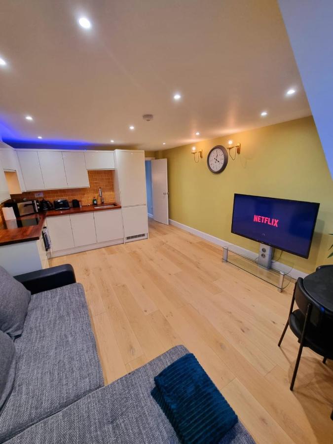 Stylish London Apartment With Terrace & Parking Zewnętrze zdjęcie