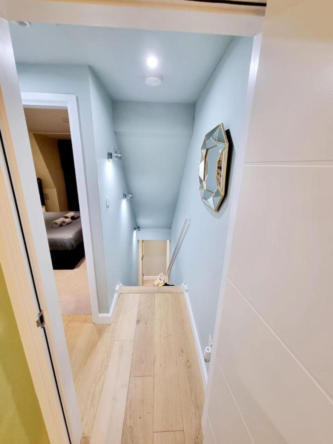 Stylish London Apartment With Terrace & Parking Zewnętrze zdjęcie